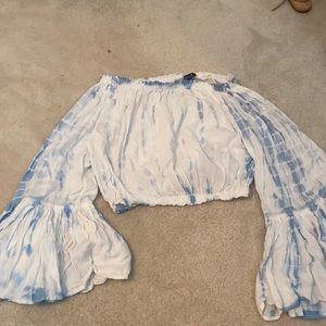 Blue white cropped tie dye shirt with flowy sleeve